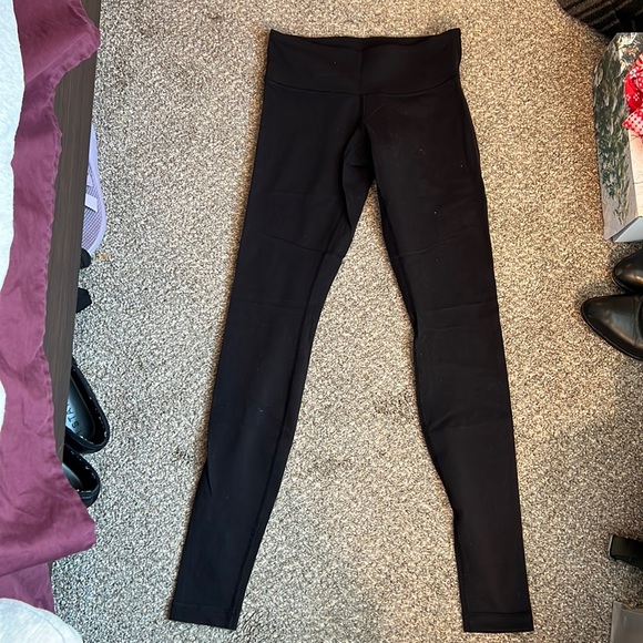 Lululemon wunder under, like new, size 4 - Picture 1 of 3
